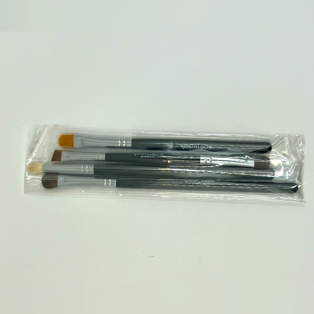 Younique 4 eye brush set- new in packaging - Picture 1 of 2